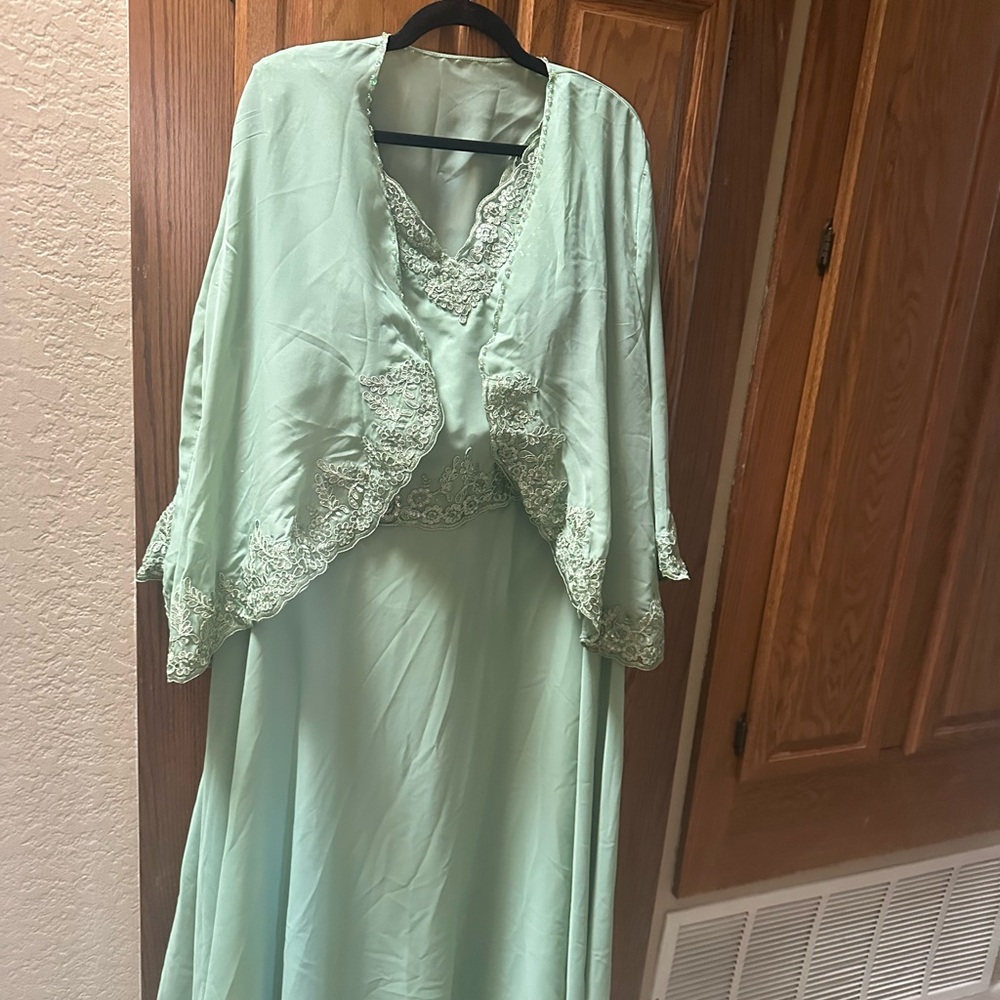 Elegant Mint Green Dress with Lace Details